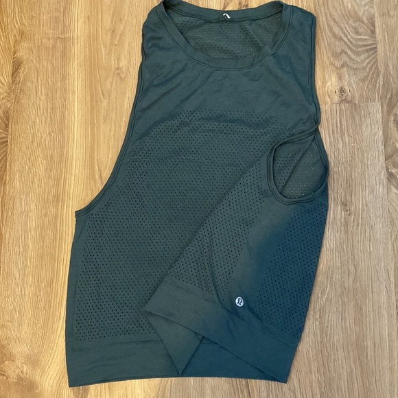Lululemon tank - Picture 1 of 4